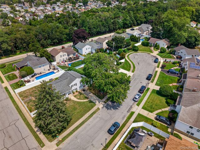 201 Willis Court, Wantagh, NY 11793