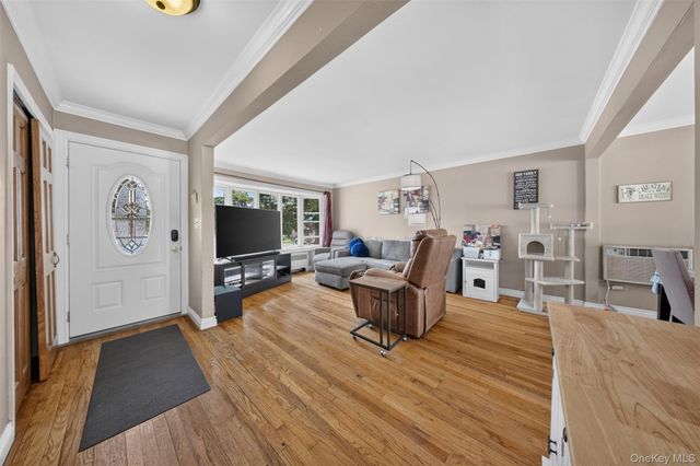 201 Willis Court, Wantagh, NY 11793