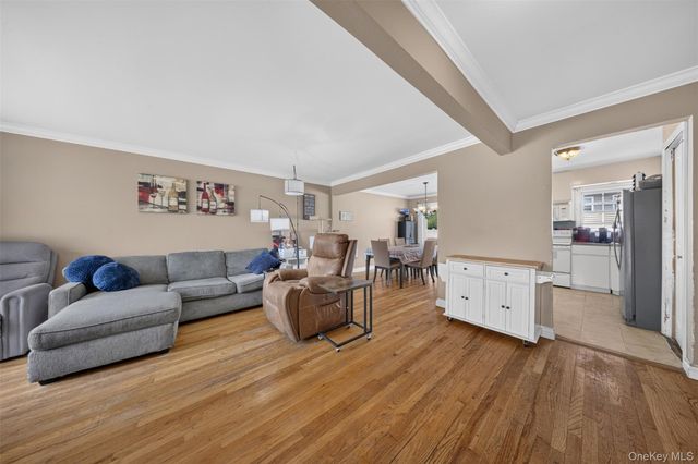 201 Willis Court, Wantagh, NY 11793