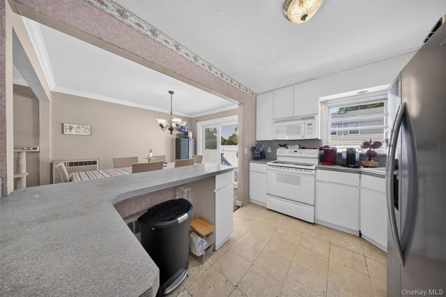 201 Willis Court, Wantagh, NY 11793