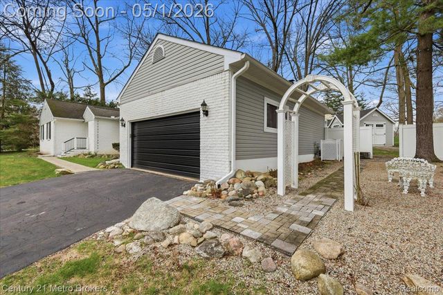 5060 Oneida Drive, Independence Charter Township, MI 48348