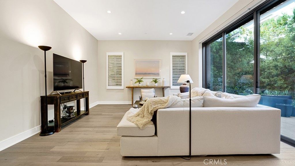 Image 5 of property listing at 163 Linda Vista, Irvine, CA 92618