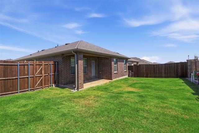 1302 Olivewood Place, Crandall, TX 75114
