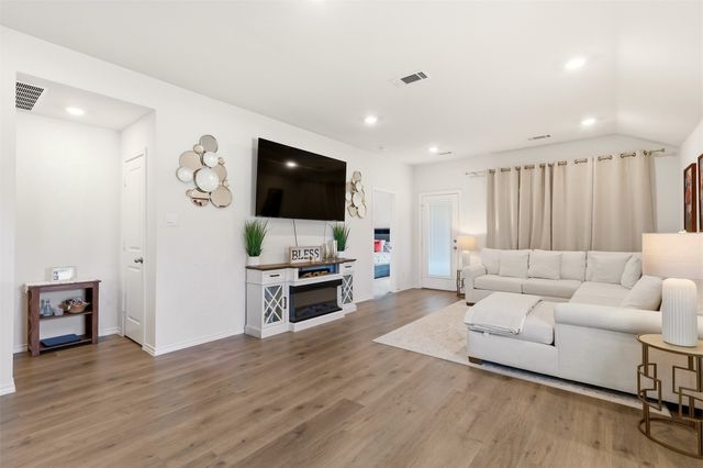 1302 Olivewood Place, Crandall, TX 75114