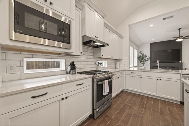 5019 Country Meadows Trail, Rosharon, TX 77583