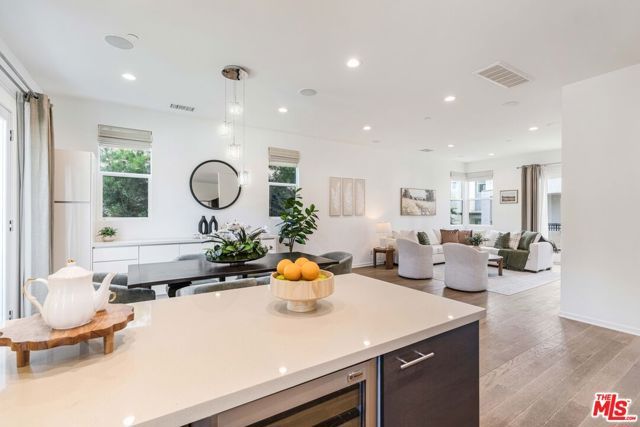 6641 Seabluff Drive, Los Angeles, CA 90094
