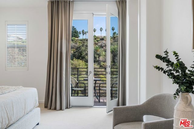 6641 Seabluff Drive, Los Angeles, CA 90094