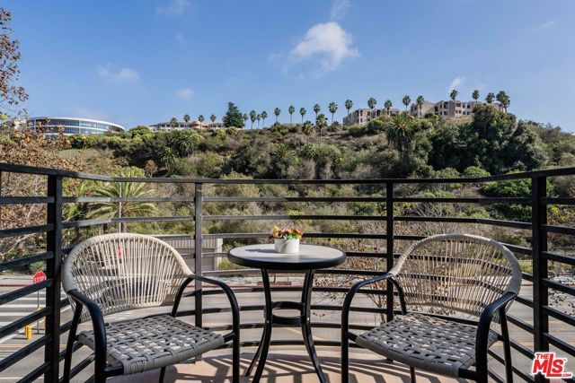 6641 Seabluff Drive, Los Angeles, CA 90094
