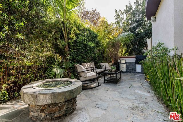 6641 Seabluff Drive, Los Angeles, CA 90094