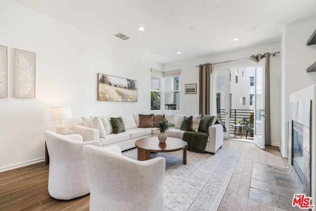 6641 Seabluff Drive, Los Angeles, CA 90094