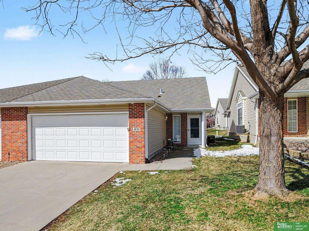 1832 N 175 Plaza, Omaha, NE 68116