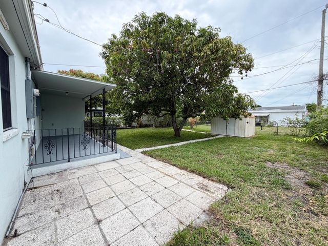 831 El Prado, West Palm Beach, FL 33405