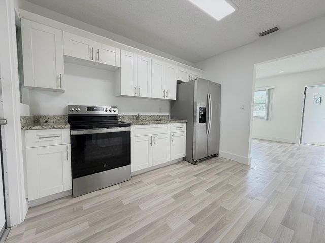 831 El Prado, West Palm Beach, FL 33405