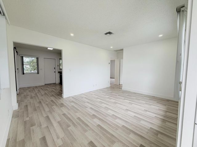 831 El Prado, West Palm Beach, FL 33405