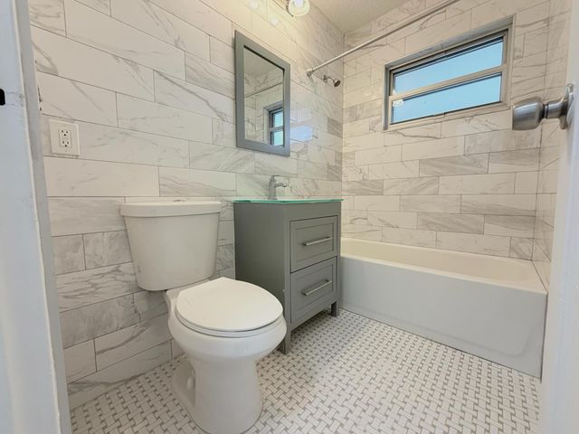 831 El Prado, West Palm Beach, FL 33405