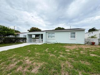 831 El Prado, West Palm Beach, FL 33405