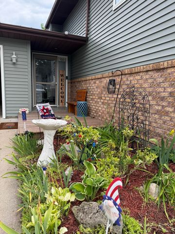 910 G Avenue, Vinton, IA 52349