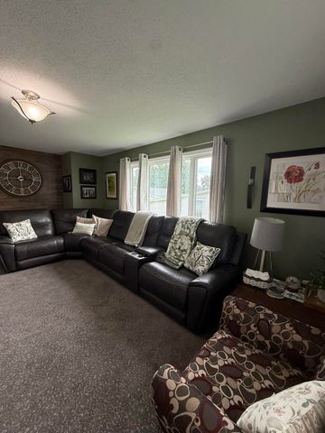 910 G Avenue, Vinton, IA 52349