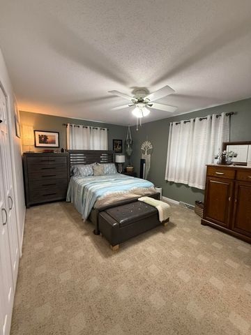 910 G Avenue, Vinton, IA 52349