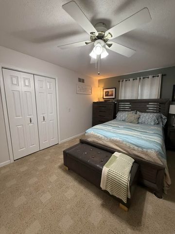 910 G Avenue, Vinton, IA 52349