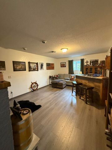 910 G Avenue, Vinton, IA 52349