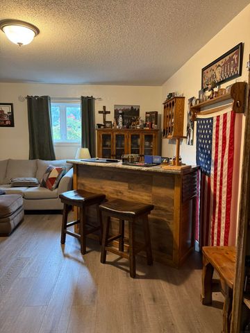 910 G Avenue, Vinton, IA 52349