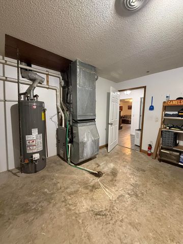 910 G Avenue, Vinton, IA 52349