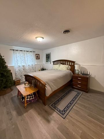 910 G Avenue, Vinton, IA 52349