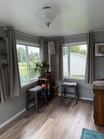 910 G Avenue, Vinton, IA 52349