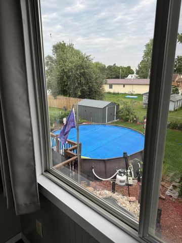 910 G Avenue, Vinton, IA 52349