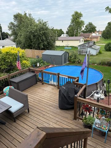 910 G Avenue, Vinton, IA 52349