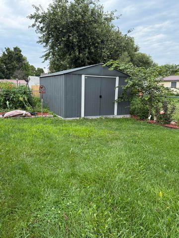 910 G Avenue, Vinton, IA 52349