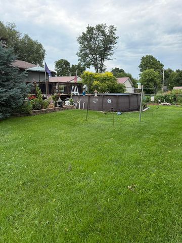 910 G Avenue, Vinton, IA 52349