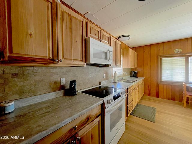 75 E LYNN Way, Queen Valley, AZ 85118