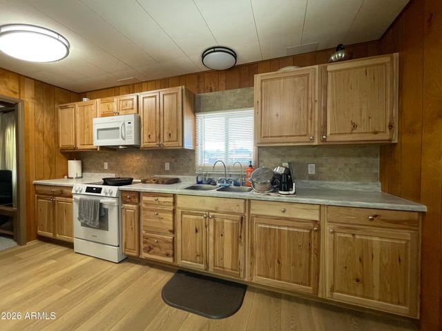 75 E LYNN Way, Queen Valley, AZ 85118