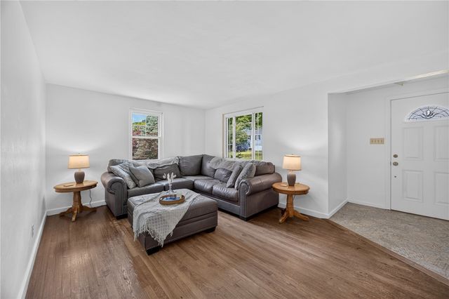 205 Coral Dr, Upper St Clair, PA 15241