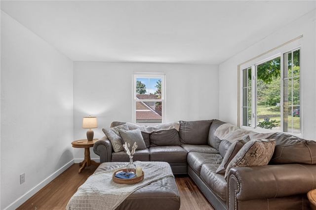 205 Coral Dr, Upper St Clair, PA 15241