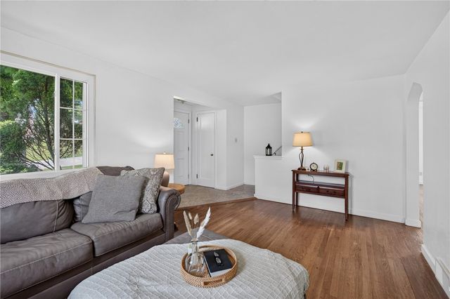 205 Coral Dr, Upper St Clair, PA 15241