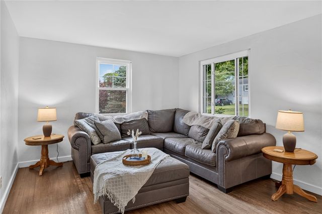205 Coral Dr, Upper St Clair, PA 15241
