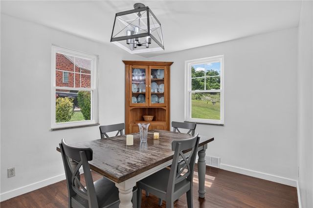 205 Coral Dr, Upper St Clair, PA 15241