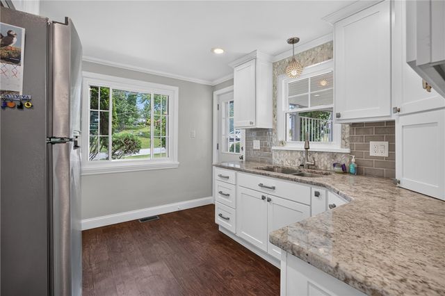 205 Coral Dr, Upper St Clair, PA 15241