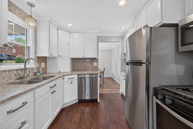 205 Coral Dr, Upper St Clair, PA 15241