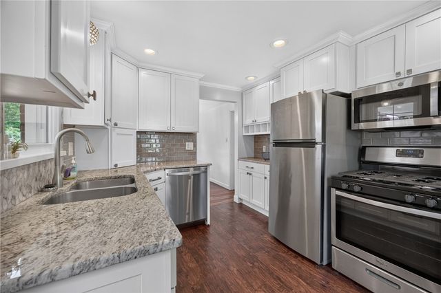 205 Coral Dr, Upper St Clair, PA 15241