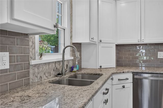 205 Coral Dr, Upper St Clair, PA 15241
