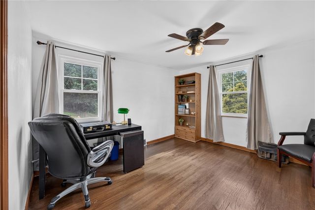 205 Coral Dr, Upper St Clair, PA 15241
