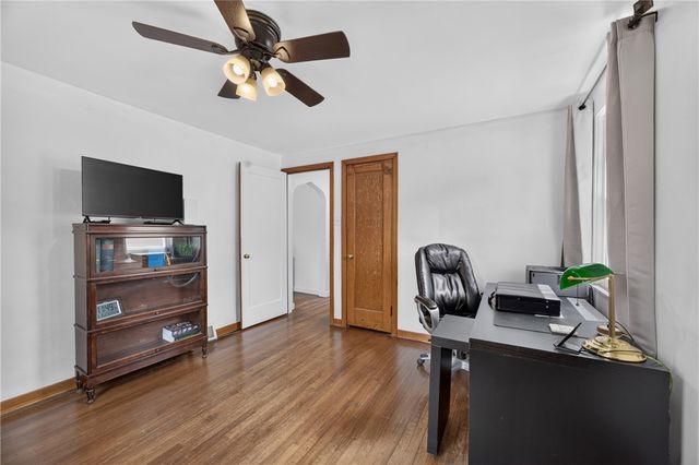 205 Coral Dr, Upper St Clair, PA 15241