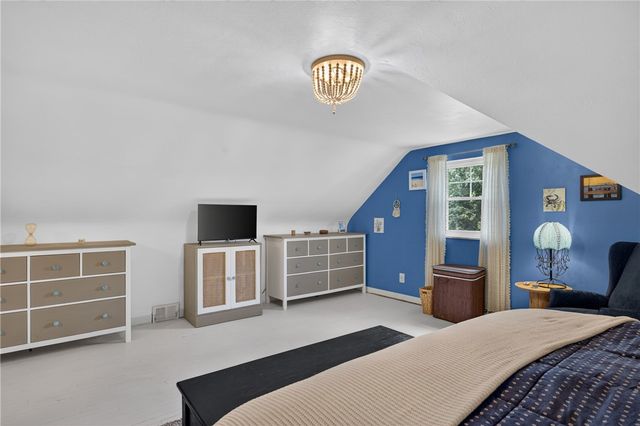 205 Coral Dr, Upper St Clair, PA 15241