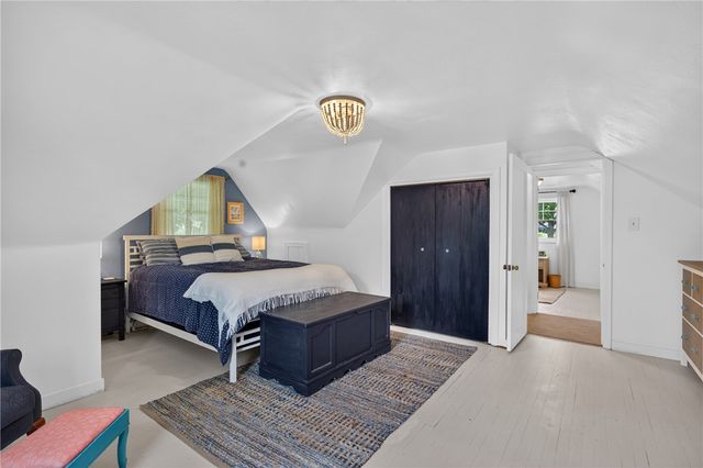 205 Coral Dr, Upper St Clair, PA 15241