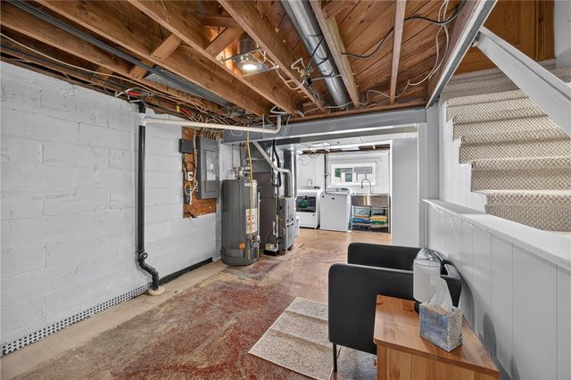 205 Coral Dr, Upper St Clair, PA 15241
