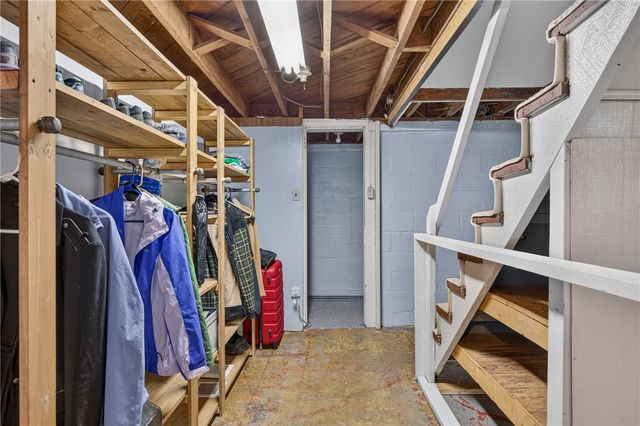 205 Coral Dr, Upper St Clair, PA 15241